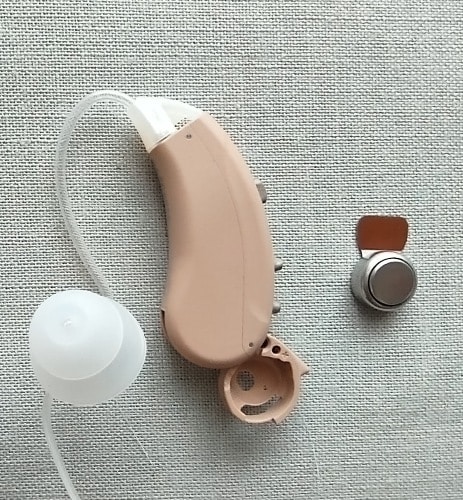 Lexie hearing aid with size 312 zinc air battery
